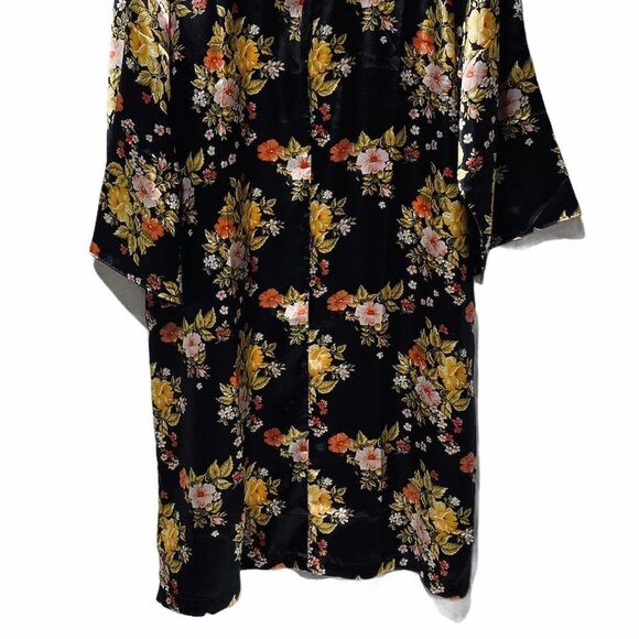 the Paragon Vintage Floral Black Mumu Robe - Picture 5 of 10